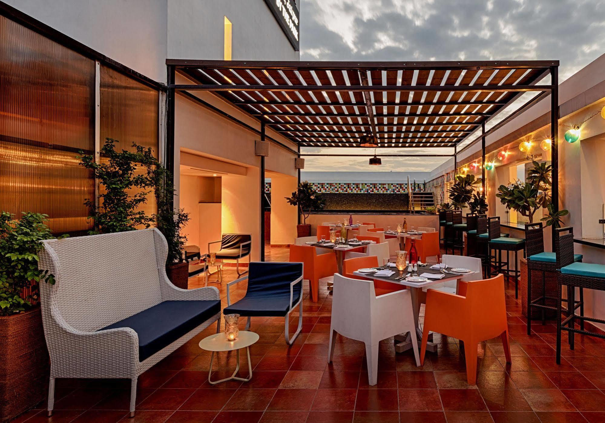 Zone By The Park , Bani Park Jaipur Hotel Bagian luar foto